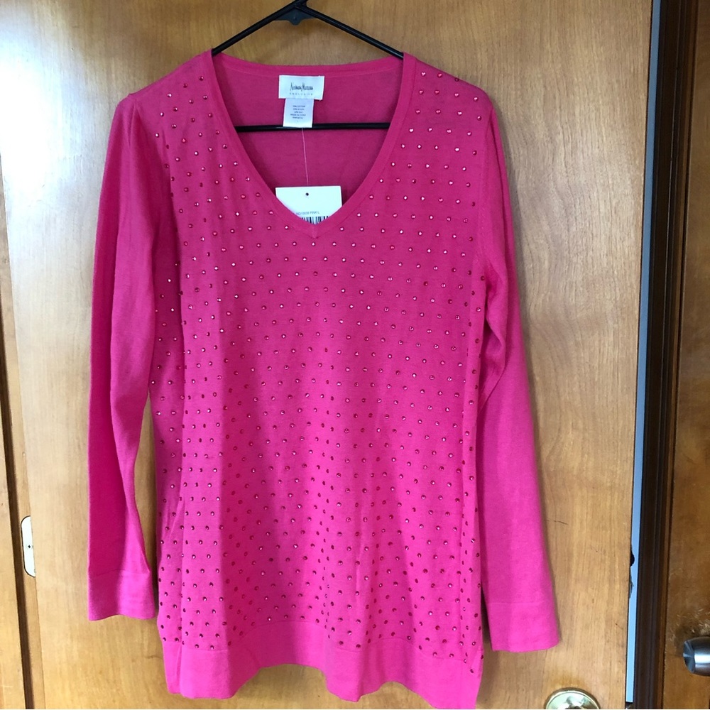 💕 NWT: NEIMAN MARCUS SWEATER